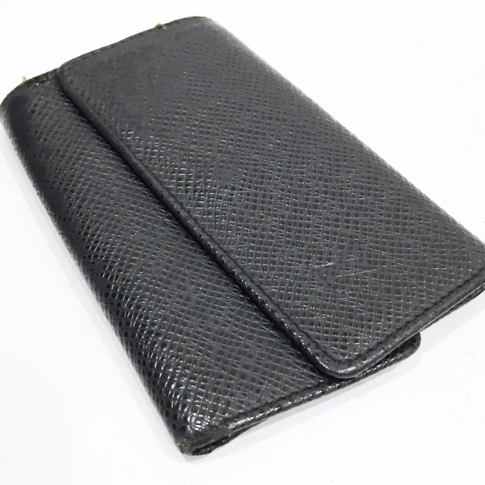 Louis Vuitton black taiga 6 key ring wallet - Picture 2 of 8